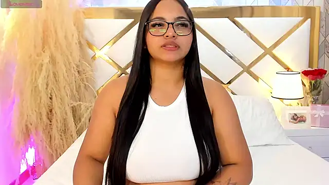 Snapshot of EmmaWeest chatting on October 8, 10:21 pm EmmaWeest online show from October 8, 10:21 pm