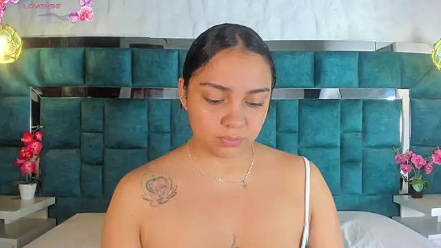 Abril Gomez06 online show from May 4, 8:00 pm