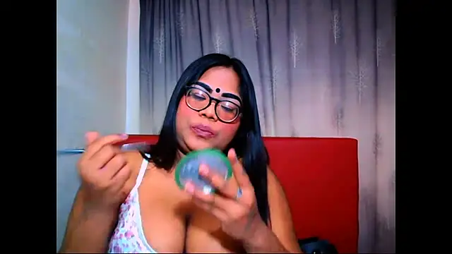 Snapshot of Indian_Lola00 chatting on October 8, 6:26 am Indian Lola00 online show from October 8, 6:26 am