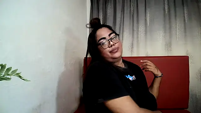 Snapshot of Indian_Lola00 chatting on February 14, 9:32 pm Indian Lola00 online show from February 14, 9:32 pm