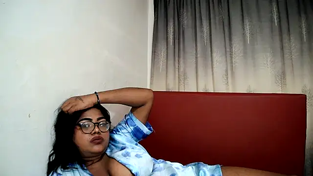 Snapshot of Indian_Lola00 chatting on February 13, 2:01 am Indian Lola00 online show from February 13, 2:01 am