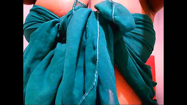 Snapshot of Indian_Lola00 chatting on September 17, 5:48 pm Indian Lola00 online show from September 17, 5:48 pm