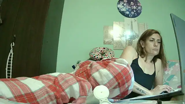 Snapshot of SexyGioconda chatting on June 17, 8:36 am SexyGioconda online show from June 17, 8:36 am