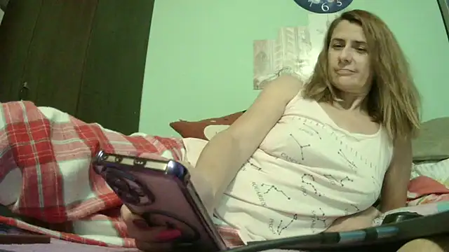 Snapshot of SexyGioconda chatting on May 3, 9:51 pm SexyGioconda online show from May 3, 9:51 pm
