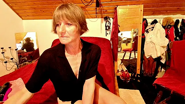 Hot Colettte online show from June 3, 7:40 pm