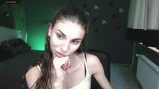 EmmyGreans online show from March 25, 12:48 pm