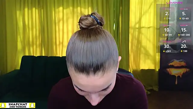 EmmyGreans online show from March 26, 6:44 am