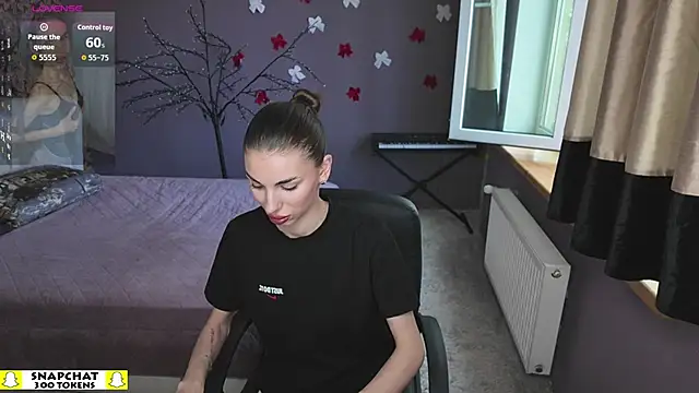 EmmyGreans online show from April 17, 11:46 am