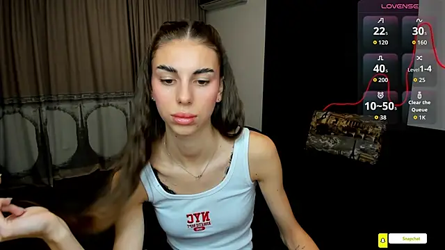 Snapshot of EmmyGreans chatting on October 2, 5:33 am EmmyGreans online show from October 2, 5:33 am