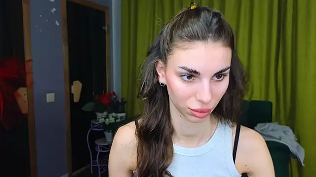 EmmyGreans online show from March 30, 5:42 am