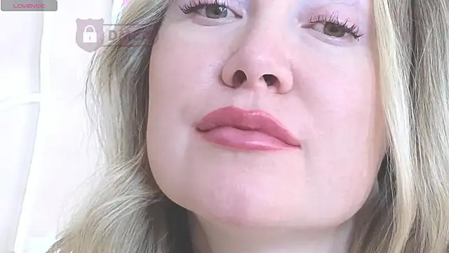 ElleCherry online show from February 18, 11:52 pm