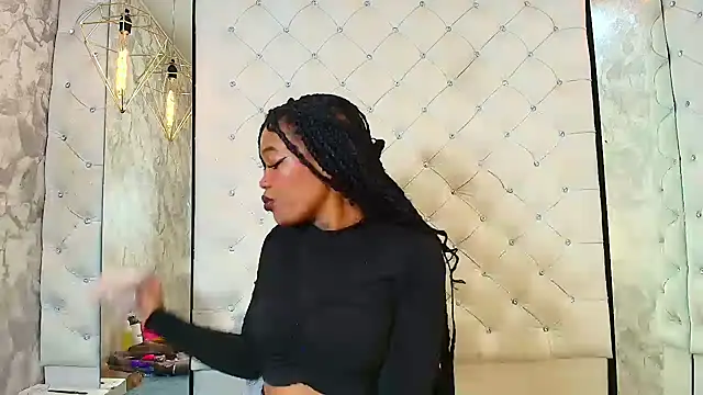 CrystalBrooke3x online show from April 7, 10:00 pm