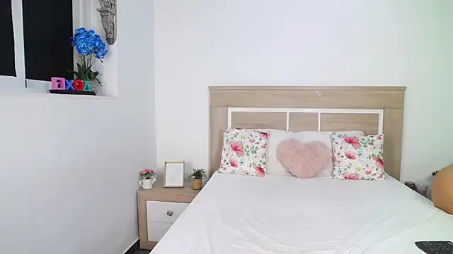 AylinRoss online show from September 19, 5:28 pm