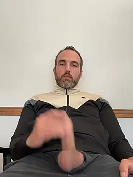 Snapshot of leon3875 chatting on February 27, 3:23 pm leon3875 online show from February 27, 3:23 pm