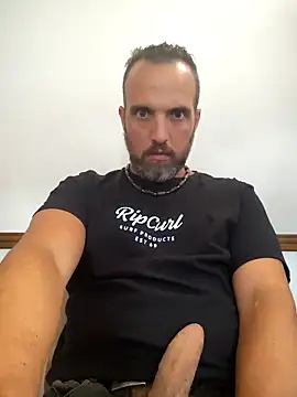 Snapshot of leon3875 chatting on January 19, 3:27 pm leon3875 online show from January 19, 3:27 pm