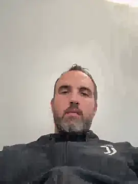 Snapshot of leon3875 chatting on February 26, 3:23 pm leon3875 online show from February 26, 3:23 pm