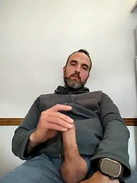 Snapshot of leon3875 chatting on December 22, 3:23 pm leon3875 online show from December 22, 3:23 pm