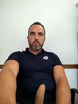 Snapshot of leon3875 chatting on February 3, 3:28 pm leon3875 online show from February 3, 3:28 pm