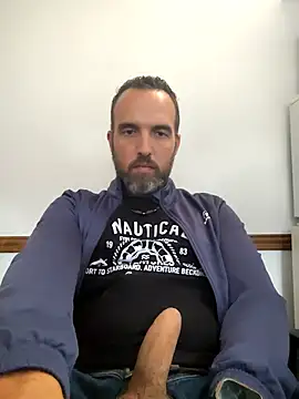 Snapshot of leon3875 chatting on February 6, 3:30 pm leon3875 online show from February 6, 3:30 pm