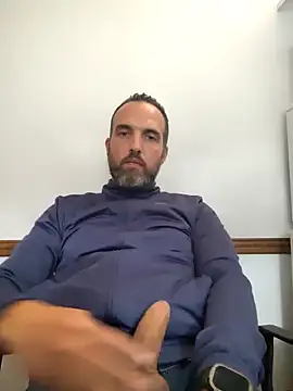 Snapshot of leon3875 chatting on February 5, 3:19 pm leon3875 online show from February 5, 3:19 pm