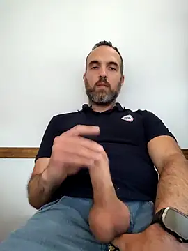 Snapshot of leon3875 chatting on December 17, 3:17 pm leon3875 online show from December 17, 3:17 pm