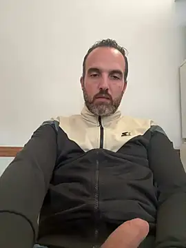 Snapshot of leon3875 chatting on February 25, 3:34 pm leon3875 online show from February 25, 3:34 pm