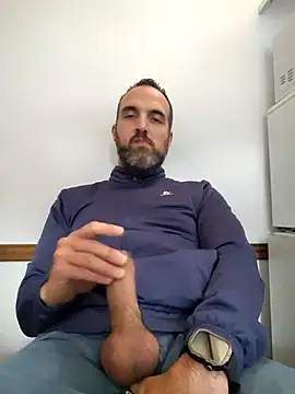 Snapshot of leon3875 chatting on December 18, 3:27 pm leon3875 online show from December 18, 3:27 pm