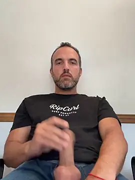 Snapshot of leon3875 chatting on February 23, 3:12 pm leon3875 online show from February 23, 3:12 pm