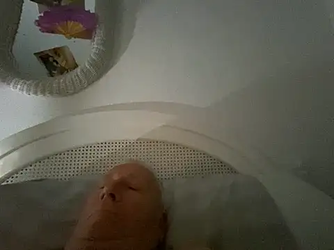 Snapshot of Bossinmidd12 chatting on February 19, 9:47 pm Bossinmidd12 online show from February 19, 9:47 pm