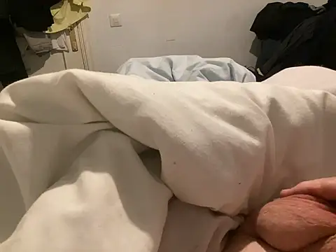 Snapshot of Bossinmidd12 chatting on December 21, 10:51 pm Bossinmidd12 online show from December 21, 10:51 pm