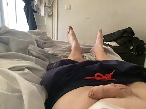 Snapshot of Bossinmidd12 chatting on November 9, 8:18 am Bossinmidd12 online show from November 9, 8:18 am