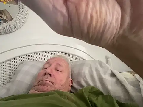 Snapshot of Bossinmidd12 chatting on January 29, 9:33 am Bossinmidd12 online show from January 29, 9:33 am