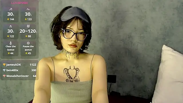 Snapshot of LizzieLight chatting on December 2, 1:31 am LizzieLight online show from December 2, 1:31 am