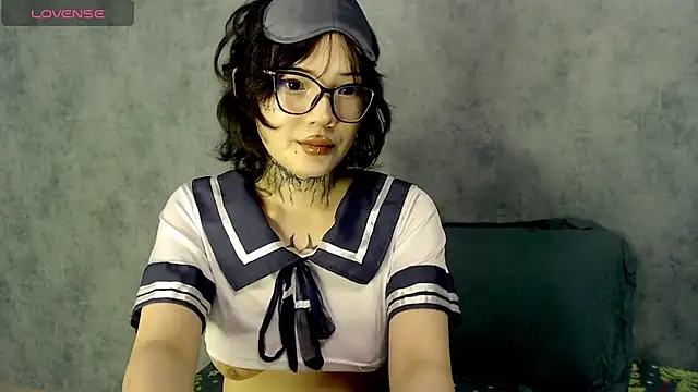 Snapshot of LizzieLight chatting on December 14, 3:39 am LizzieLight online show from December 14, 3:39 am