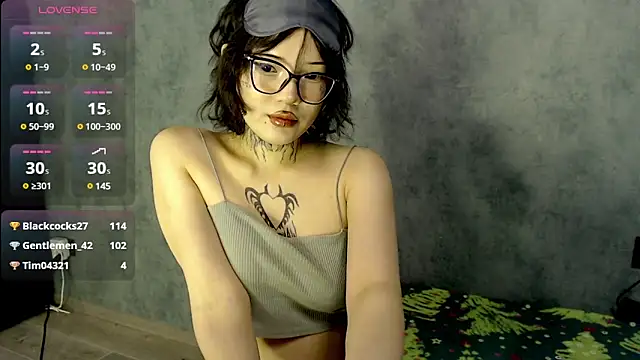 Snapshot of LizzieLight chatting on December 16, 2:25 am LizzieLight online show from December 16, 2:25 am