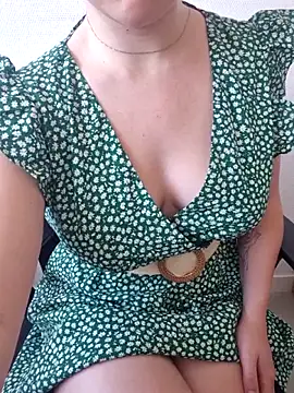 PetiteBrunette4 online show from May 26, 2:37 pm