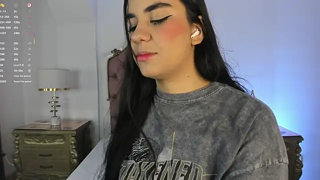 Snapshot of Mara_Betancurt chatting on December 19, 4:05 am Mara Betancurt online show from December 19, 4:05 am