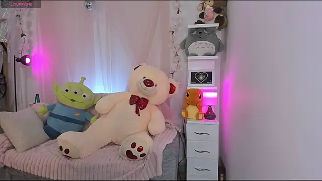 Snapshot of _dayana_miler chatting on July 13, 3:22 pm dayana miler online show from July 13, 3:22 pm
