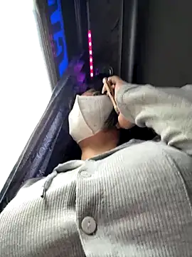 Snapshot of May-Squirt chatting on November 3, 5:01 am May-Squirt online show from November 3, 5:01 am