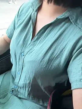 Snapshot of May-Squirt chatting on June 10, 2:35 am May-Squirt online show from June 10, 2:35 am
