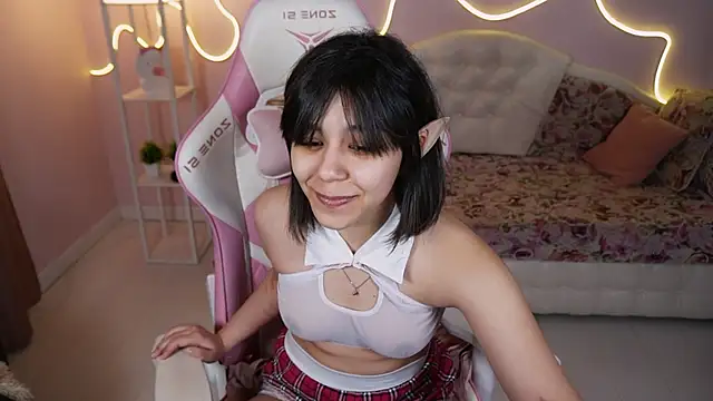 Snapshot of Triss_Moon chatting on March 18, 6:50 am Triss Moon online show from March 18, 6:50 am