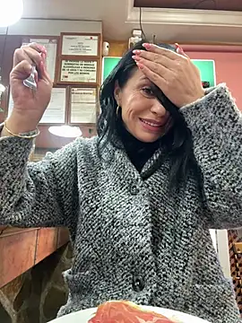 KimKelly13 online show from January 19, 8:40 am