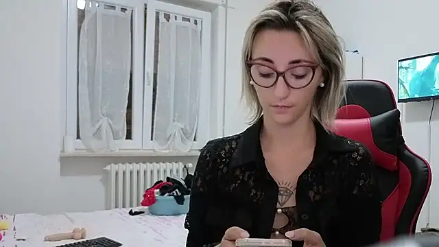 sexy blondie92 online show from September 26, 9:10 pm