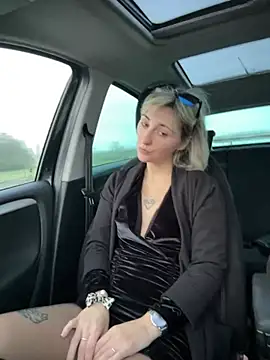 sexy blondie92 online show from February 1, 4:11 pm