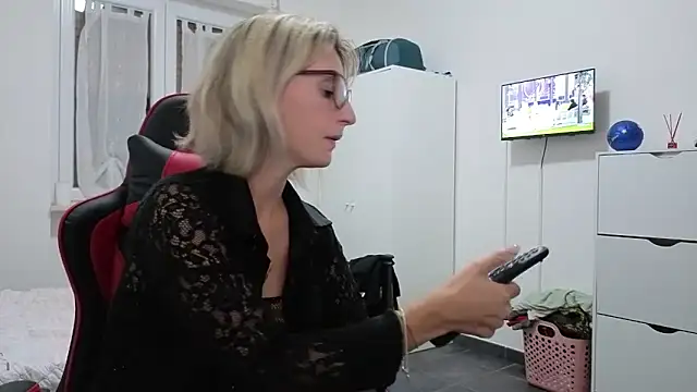 sexy blondie92 online show from October 1, 9:40 pm