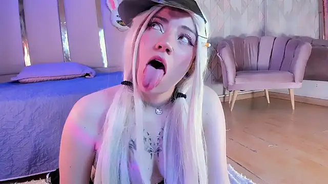 Broklinwhite  online show from December 14, 3:06 pm