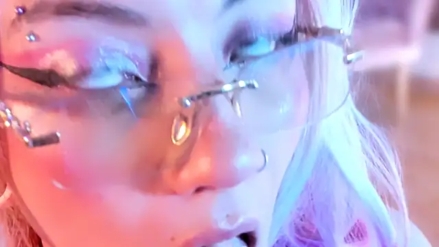 Broklinwhite  online show from November 6, 2:43 pm