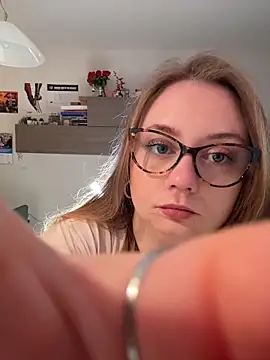 chloetarducci online show from March 13, 6:24 pm