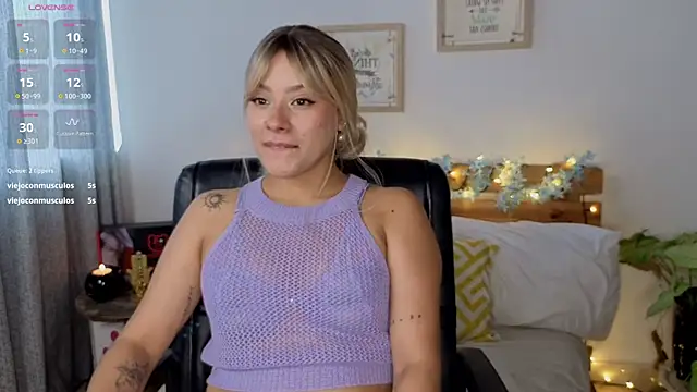 Snapshot of LucyMoanss chatting on July 14, 7:53 pm LucyMoanss online show from July 14, 7:53 pm
