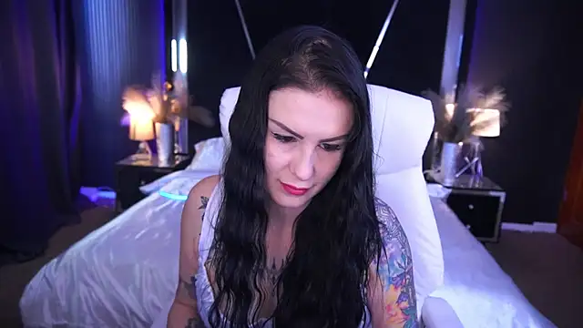 Snapshot of AmberDismond chatting on October 22, 5:51 am AmberDismond online show from October 22, 5:51 am